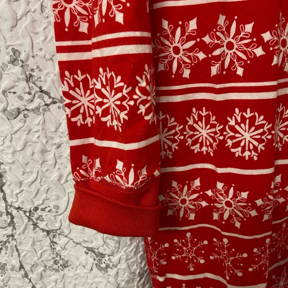 Xhilaration Red and White Snowflake Onsie/Sleepware Size XS